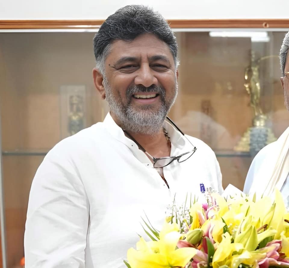 DK Shivakumar to be Karnataka's Next CM: Governor Invites Him to Form Government, Oath on June 3 1 DK Shivakumar meeting Karnataka Governor Thaawarchand Gehlot at Lok Bhavan Bengaluru to stake claim to form the new state government on May 30 2026